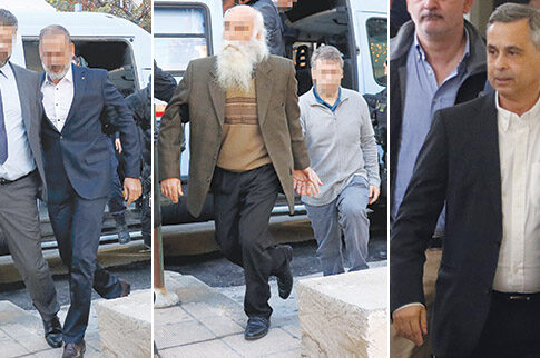 Κοίταξε στα μάτια τους απαγωγείς του