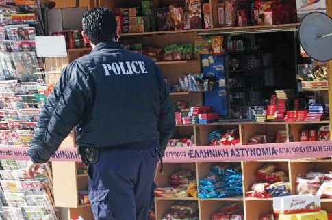 Χειροπέδες σε δύο μέλη της σπείρας-εφιάλτη των περιπτερούχων