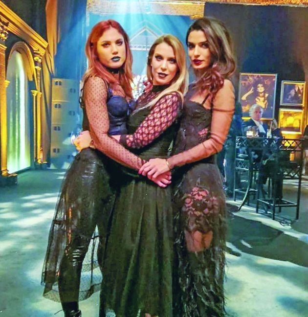 ΣΤΑ ΜΑΥΡΑ Μαίρη Συνατσάκη, Κατρίνα Τσάνταλη και Τόνια Σωτηροπούλου