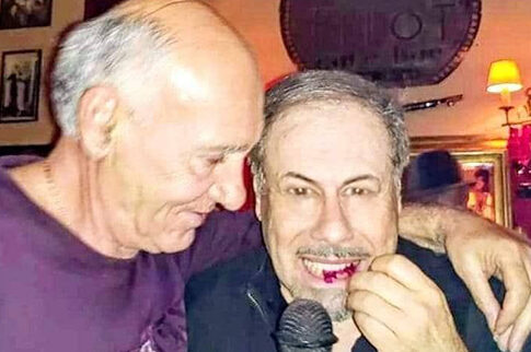 Γαρίφαλο καρφώθηκε στο στόμα του Πετράκη