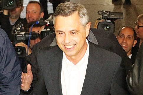 Τρέμει από φόβο