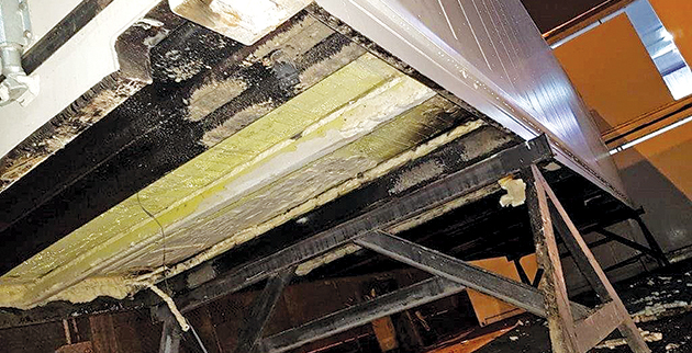 Ο πάτος του κοντέινερ όπου έκρυβαν τα ναρκωτικά