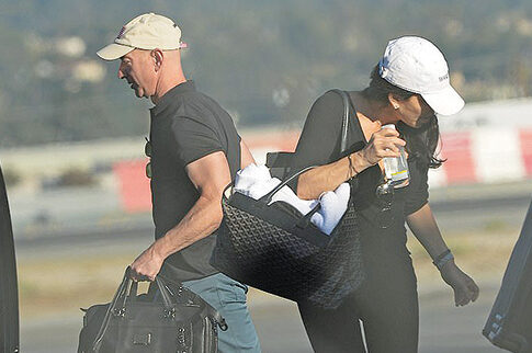 8889812-6623731-their_october_miami_getaway_was_one_of_six_times_the_couple_met_-a-11_1548274748204