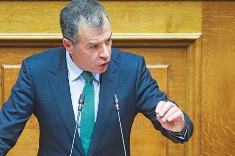 Πιέσεις στον Σταύρο Θεοδωράκη να καταψηφίσει τη Συμφωνία των Πρεσπών