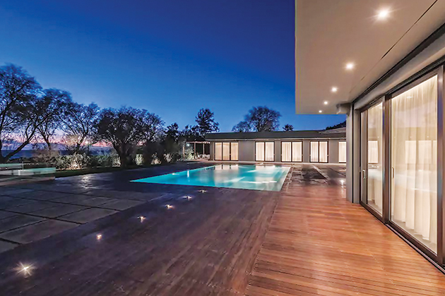 Εξωτερική άποψη της χλιδάτης βίλας