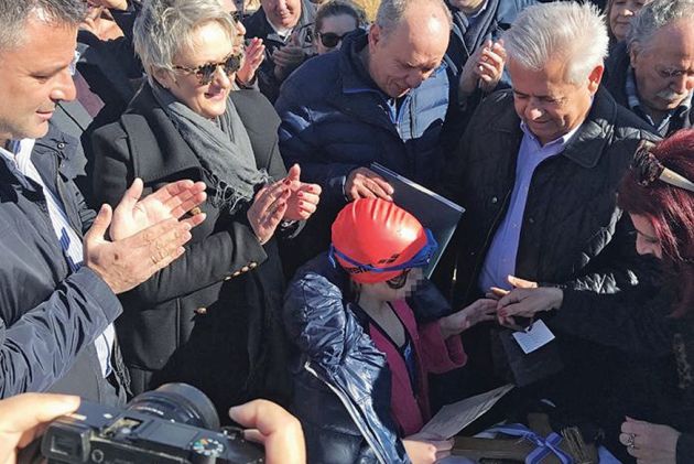 H 9χρονη Αγγελική Γιακουμάκη έπιασε τον Σταυρό στον Δήμο Μαλεβιζίου