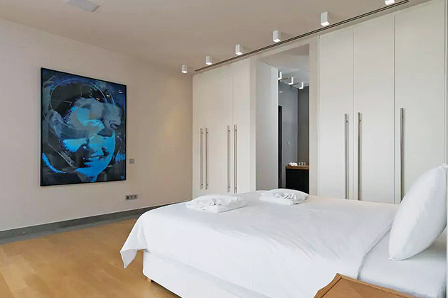 Πορτρέτο της Τζάκι Κένεντι στο master bedroom