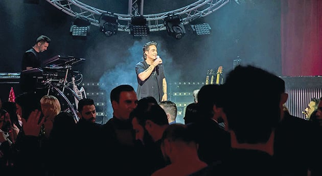 Στην πίστα ο Διονύσης Σχοινάς