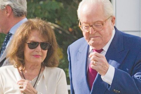 Η Ελληνίδα σύζυγος του Λεπέν θύμα τσαντάκια