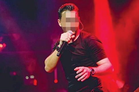 Με... σουξέ και στις κλοπές γνωστός τραγουδιστής