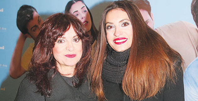 f3_-_natasa_tsakarisianoy_me_tin_kori_tis_glikeria_papadopoyloy