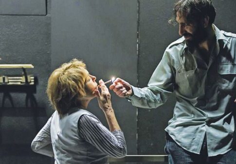 Η Μπέτυ Αρβανίτη ξανά στον «Γυάλινο κόσμο» της