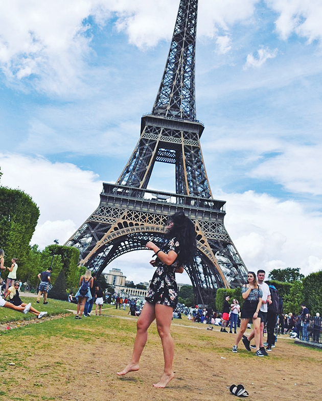 Μπροστά από τον πύργο του Αϊφελ