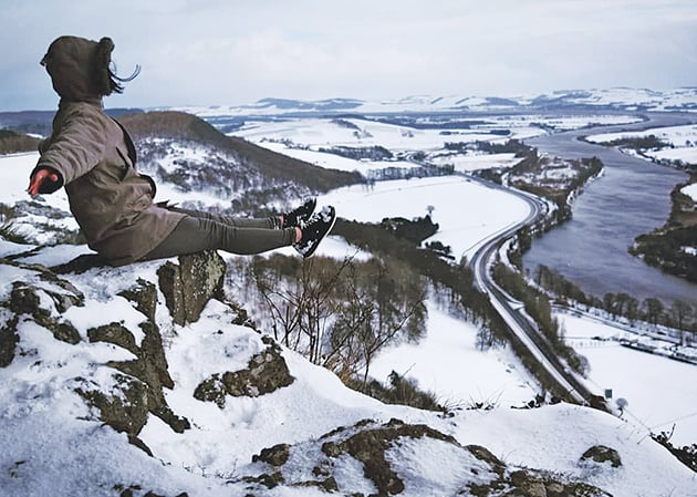 Σε χιονισμένο λόφο στη Βρετανία
