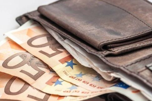 Αυξήσεις στον κατώτατο μισθό από 54 έως 117 ευρώ