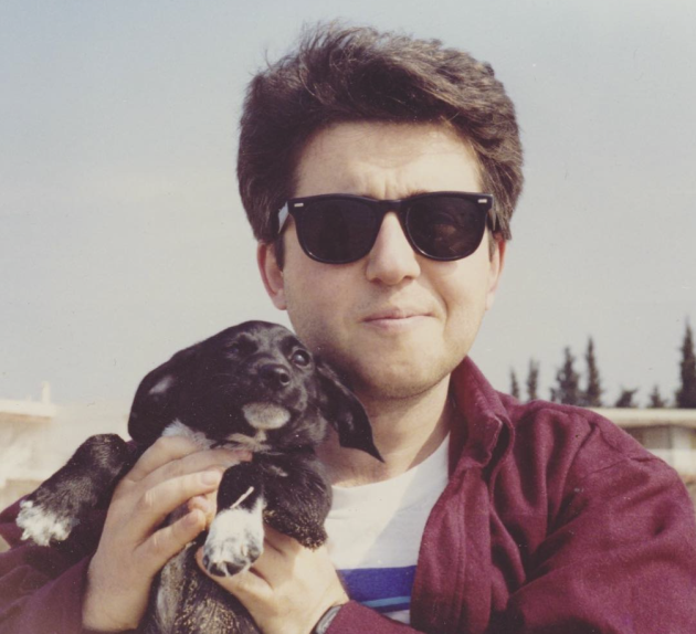 Αγκαλιά με την Τρούφα ο Στάθης Παναγιωτόπουλος το 1992