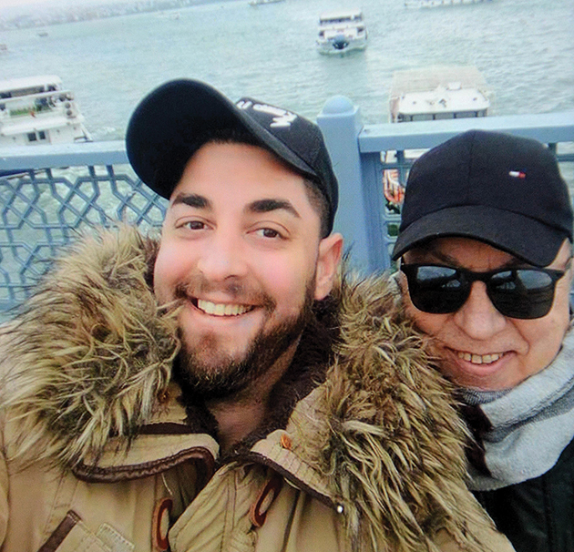 Mε τον γιο του Γιάννη που ακολουθεί τα βήματά του