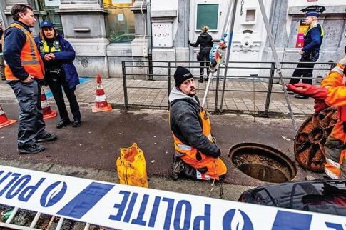 Ο υπόνομος τους έβγαλε στις θυρίδες τράπεζας