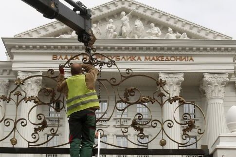 O Zάεφ τοποθέτησε παντού νέες ταμπέλες