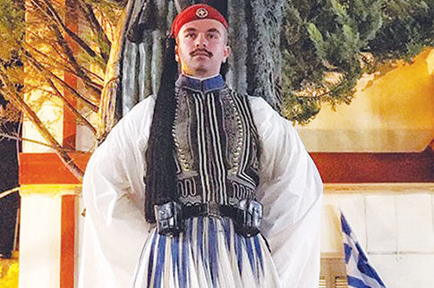 Θρήνος για τον εύζωνα της Προεδρικής Φρουράς!