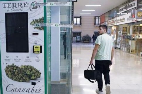 Αυτόματος πωλητής κάνναβης στο κέντρο της Αθήνας!