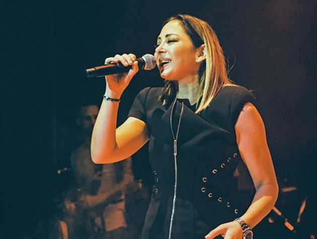 Η Μελίνα Ασλανίδου δεν άντεξε και πήρε το μικρόφωνο