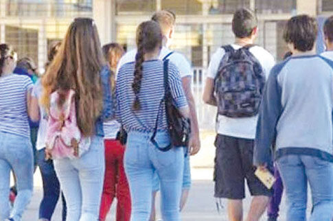 «Το έπαιζαν» μαθητές και πουλούσαν λαχνούς για την εκδρομή τους!