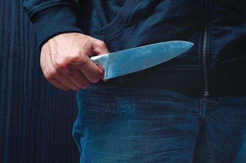 Βίασε 17χρονη με απειλή μαχαιριού