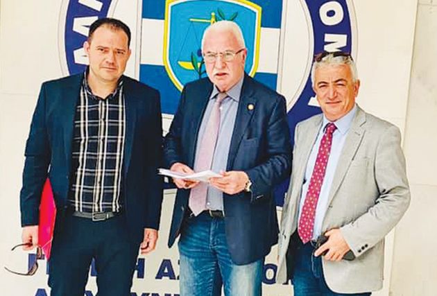 Ο Γιώργος Λαγούδης (αριστερά) με τους ερευνητές Γιώργο Τσούκαλη και Γιώργο Μανίκα στη ΓΑΔΑ