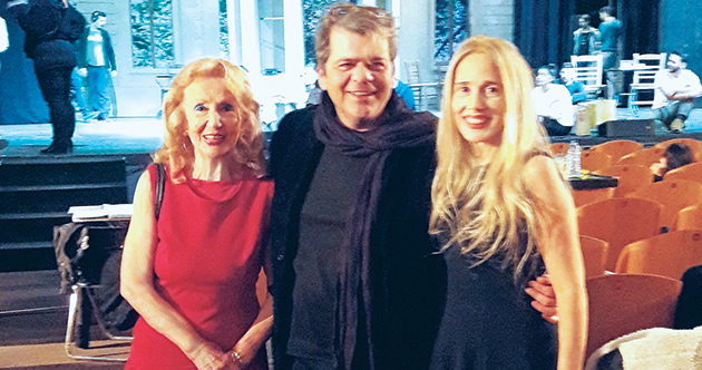 f2_-_o_skinothetis_toy_ergoy_petros_zoylias_me_tin_kori_kai_eggoni_toy_dimitri_psatha_kai_ekdotries_ton_apanton_toy_maria_psatha_kai_lena_nitsoy