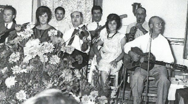 Με τον Γιώργο Κόρο στο κέντρο Ελληνικό Γλέντι