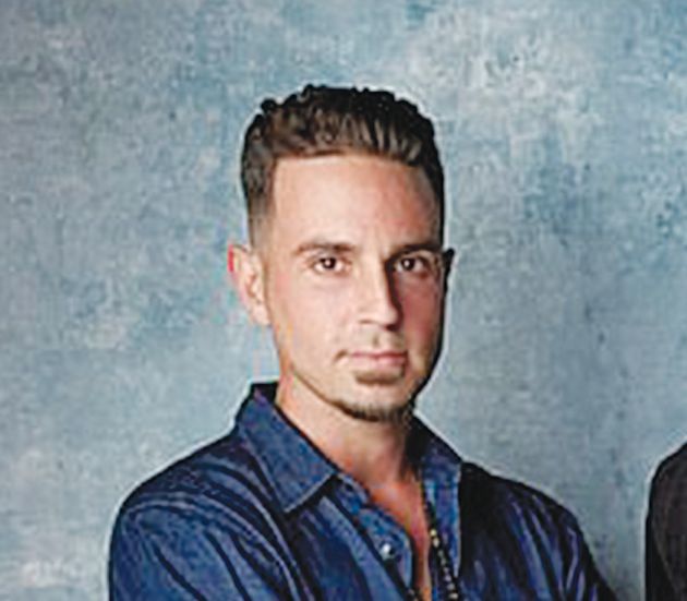 Ο χορευτής μιλώντας στο ντοκιμαντέρ