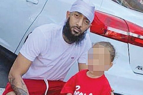 11702180-6871463-rip_rapper_nipsey_hussle_pictured_sunday_moments_before_he_died_-m-9_1554087057376
