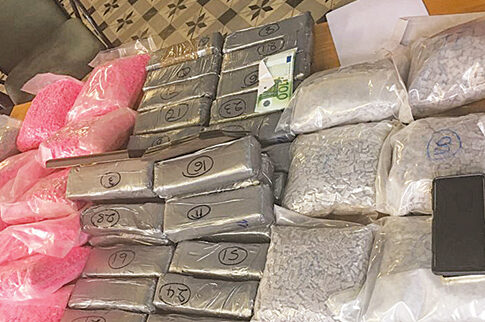 Τους τσάκωσαν με κοκαΐνη και χάπια ecstasy