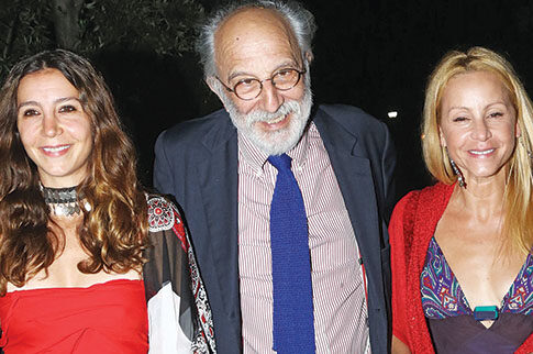 18_19_f1_7693_maria_eleni_likoyrezoy_alexandros_likoyrezos_martha_kotoymanoy_562014
