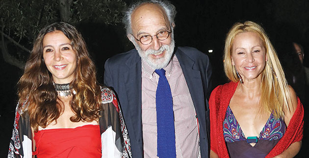 18_19_f1_7693_maria_eleni_likoyrezoy_alexandros_likoyrezos_martha_kotoymanoy_562014