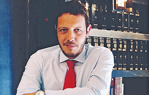 Ο δικηγόρος της μητροκτόνου Σπύρος Δημητρίου