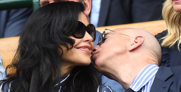 16031994-7245981-mister_and_mistress_bezos_seemed_far_more_interested_in_sanchez_-a-26_1563116657075