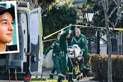 Ηρθαν στην Αθήνα για διακοπές και είδαν μέσω κινητού το δωμάτιο του γιου τους στην Αυστραλία μέσα στα αίματα