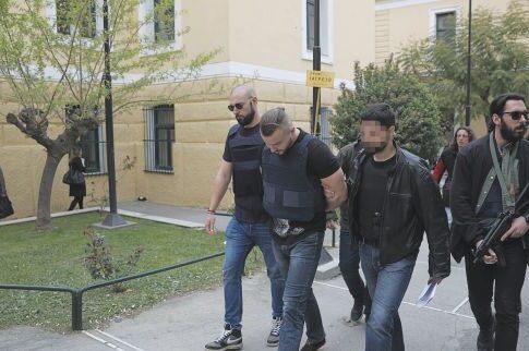 Χειροπέδες και στον αδελφό του killer του Μακρή!