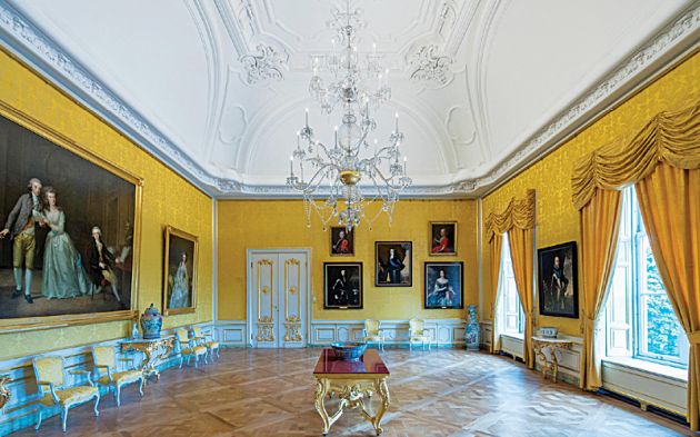 ΕΝΤΥΠΩΣΙΑΚΟ το μπλε σαλόνι