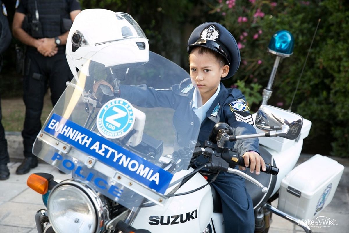 Ο Χρήστος-Ραφαήλ σε ρόλο αστυνομικού