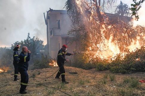 «Κόκκινος συναγερμός» σήμερα για υψηλό κίνδυνο πυρκαγιάς σε 15 περιοχές