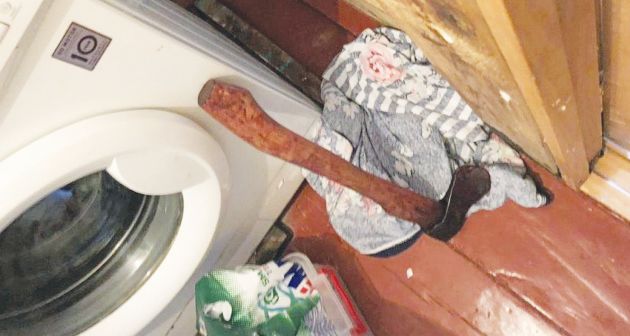 ΤΟ ΤΣΕΚΟΥΡΙ με το οποίο κατακρεούργησε την οικογένειά του