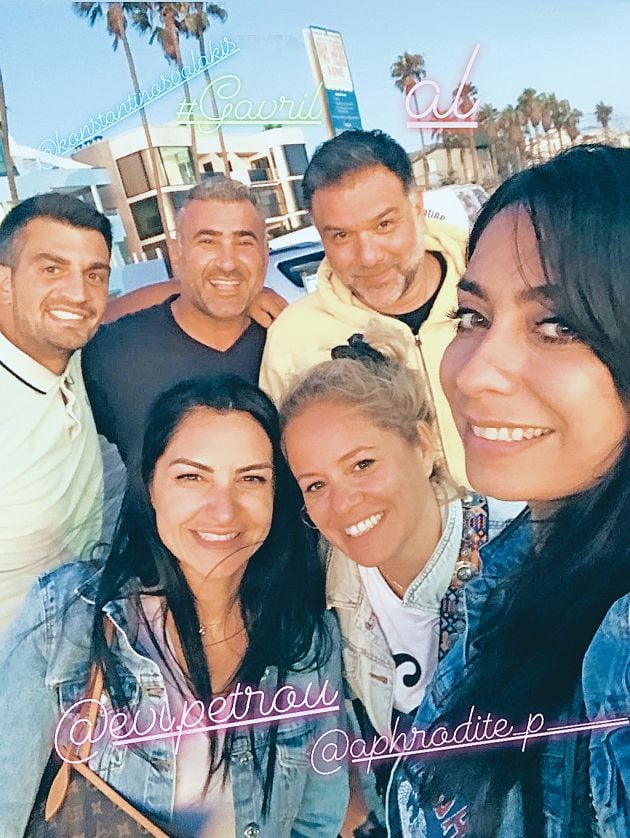 «ΚΛΙΚ» των Αρναούτογλου και Αντωνίου (πρώτη δεξιά) με την παρέα τους στην «πόλη των αγγέλων»