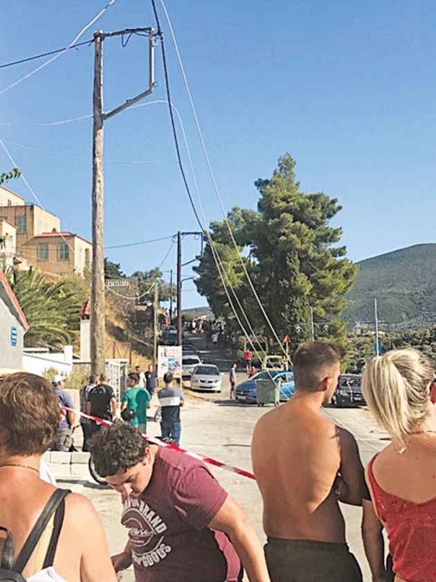 Τα καλώδια της ΔΕΗ κομμένα στον Πόρο από το πέρασμα του ελικοπτέρου