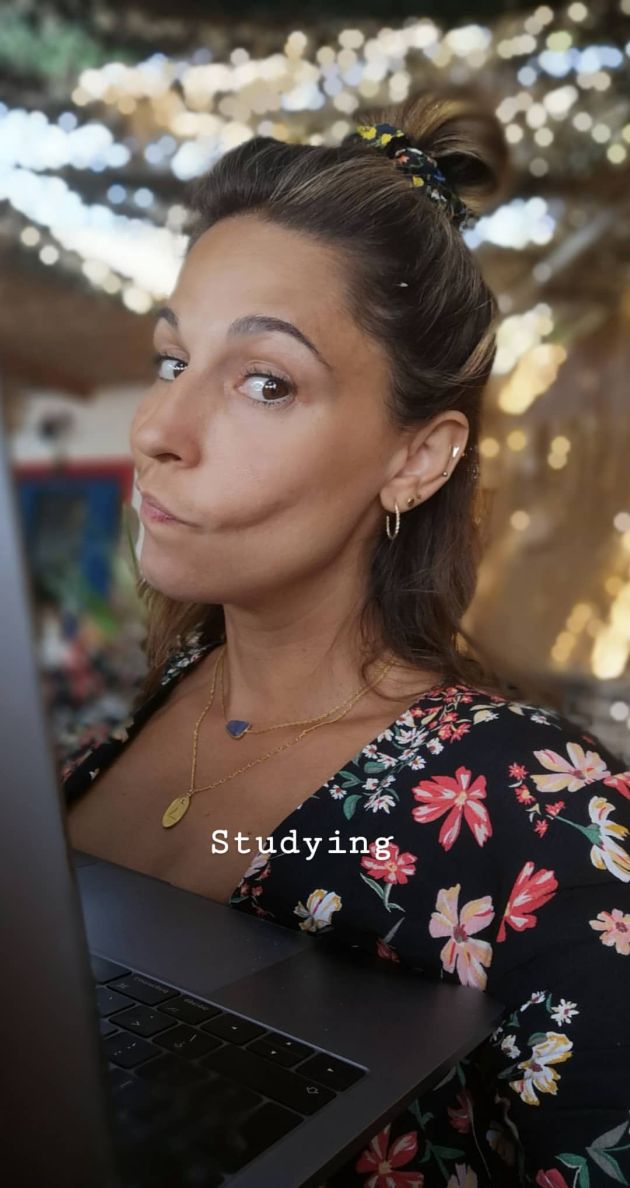 Η Κατερίνα Παπουτσάκη μπήκε από νωρίς στο πετσί του ρόλου της ως Μαρία Κάλλας