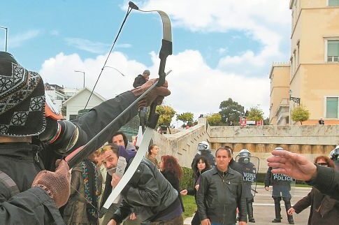Ο «τοξοβόλος» άνοιξε δρόμο σε άλλους κρατουμένους