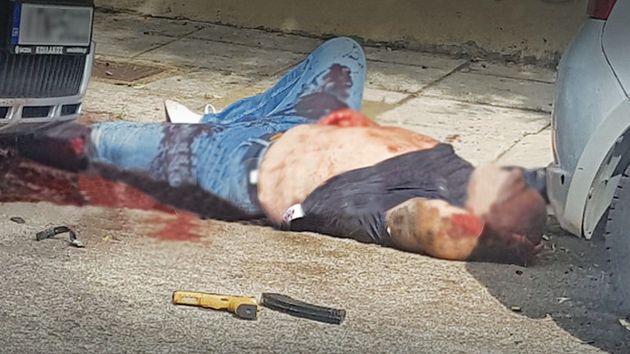 Ο Μανώλης Καραγιάννης νεκρός στη μέση του δρόμου στο Παλαιό Φάληρο