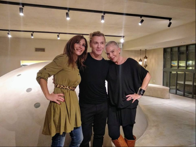 Στο Χαμάμ με Τάκη Ζαχαράτο και Βίκυ Χατζηβασιλείου